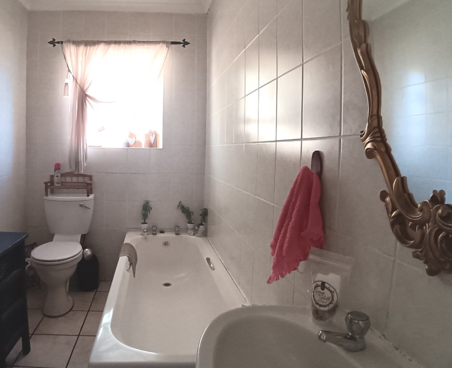 3 Bedroom Property for Sale in Fraaiuitsig Western Cape